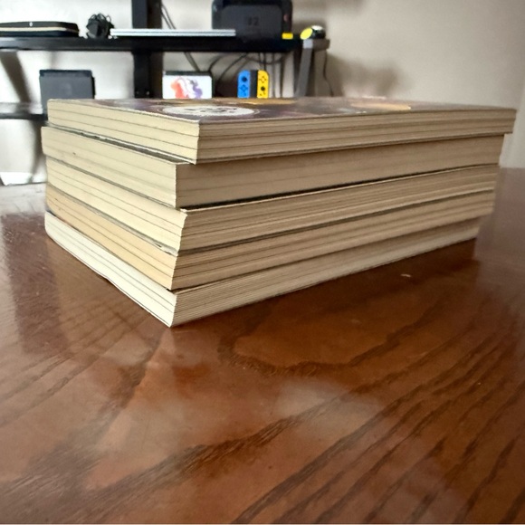 Five Nights at Freddy's Fazbear Frights Book Collection 1-5 - Picture 4 of 5